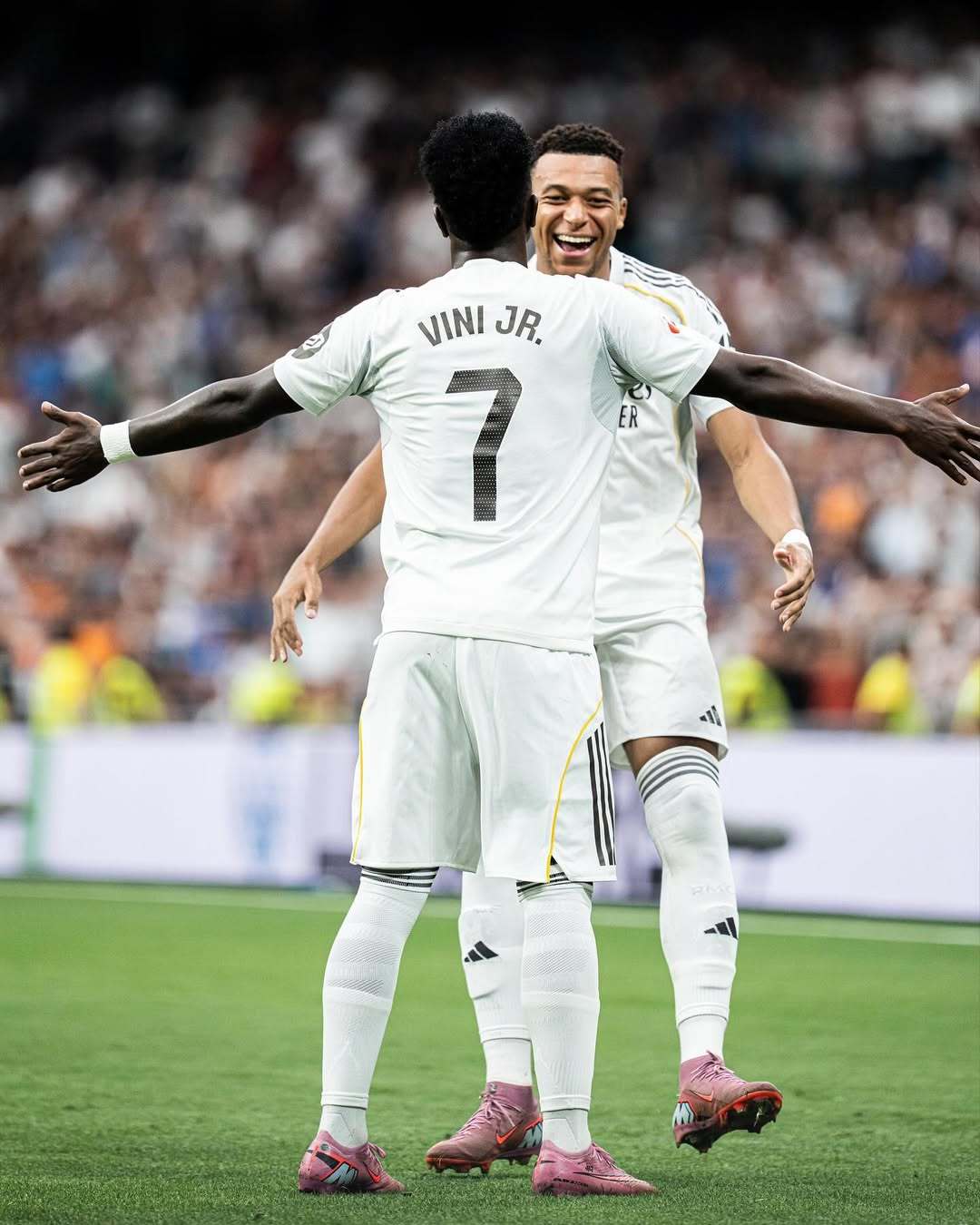 包含持续罢训！1.5亿巨星摊牌！只去利物浦，皇马无缘，英超恐大结局的词条