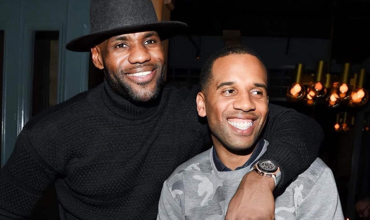 关于詹姆斯商讨建立新篮球联赛巡回赛制+球员获得股权的信息