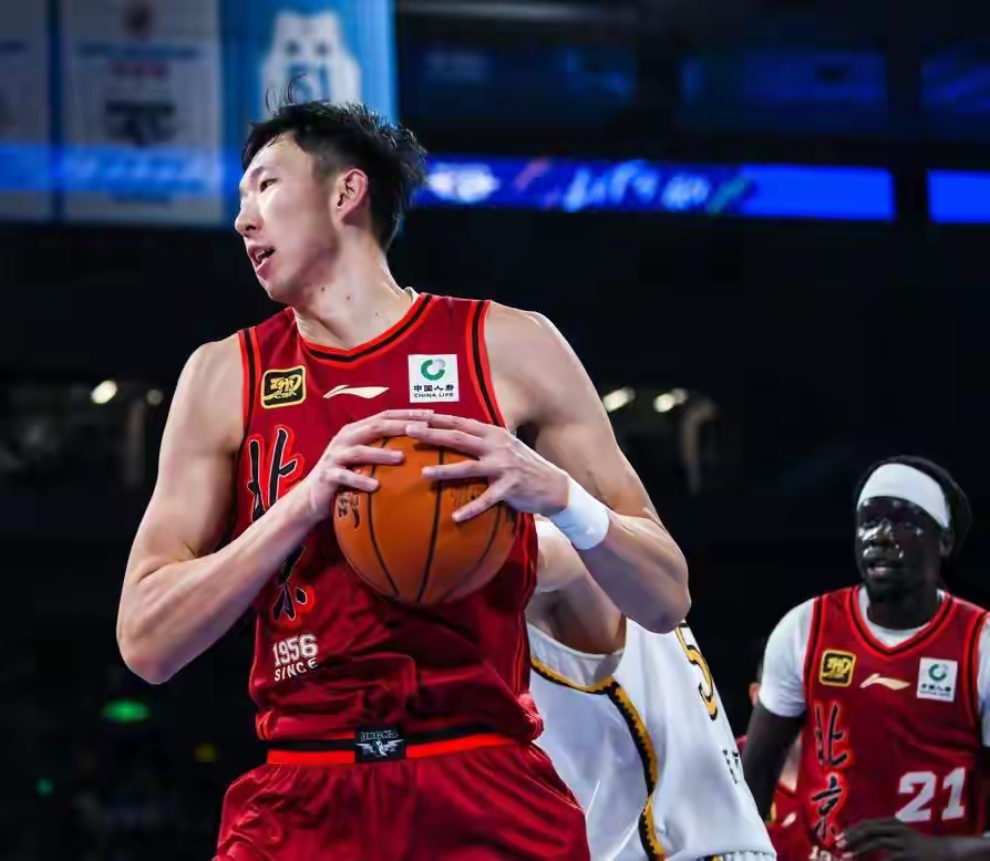 关于统治篮板!周琦砍两双12+14胡金秋10+7表现起伏的信息 关于统治篮板!周琦砍两双12+14胡金秋10+7表现起伏的信息