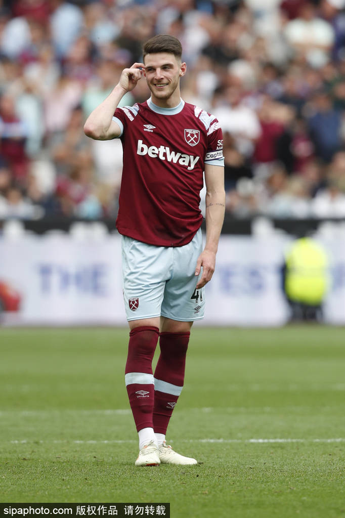 下车进厂！阿森纳官宣签下马杜埃凯转会费总价5200万镑的简单介绍