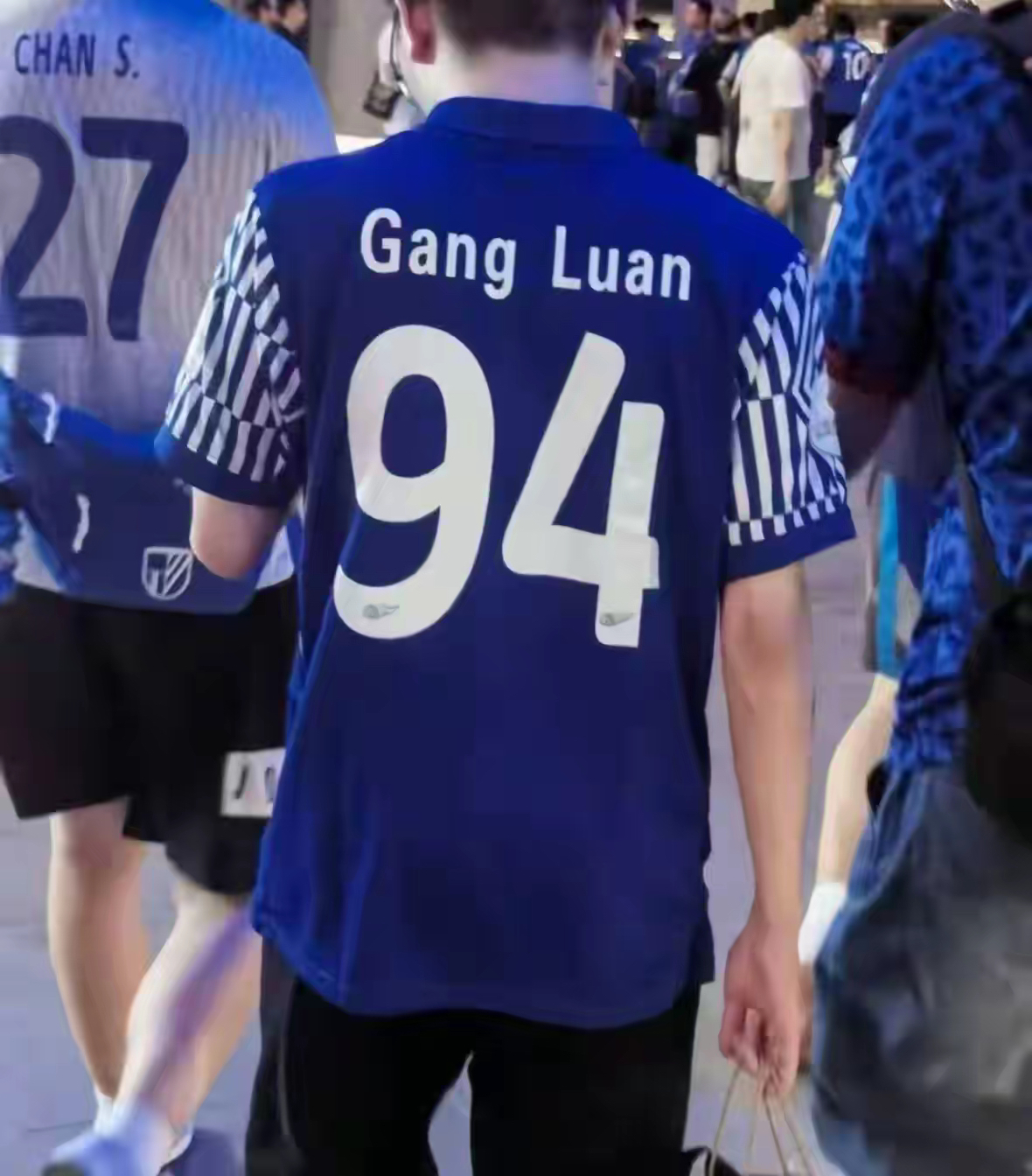 防线漏洞百出！申花主场险胜河南，球迷：亚冠要被打成筛的简单介绍