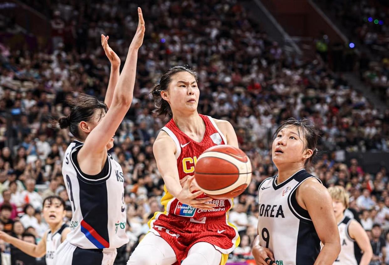 包含王思雨22年女篮世预赛个人集锦，对阵美国砍17分6助攻的词条