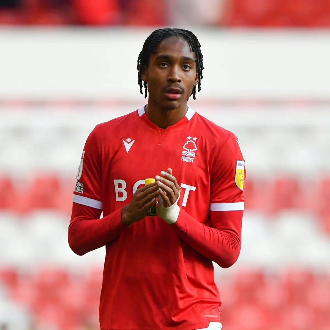 包含19岁门将彭德斯租借加盟斯特拉斯堡，租期一个赛季的词条