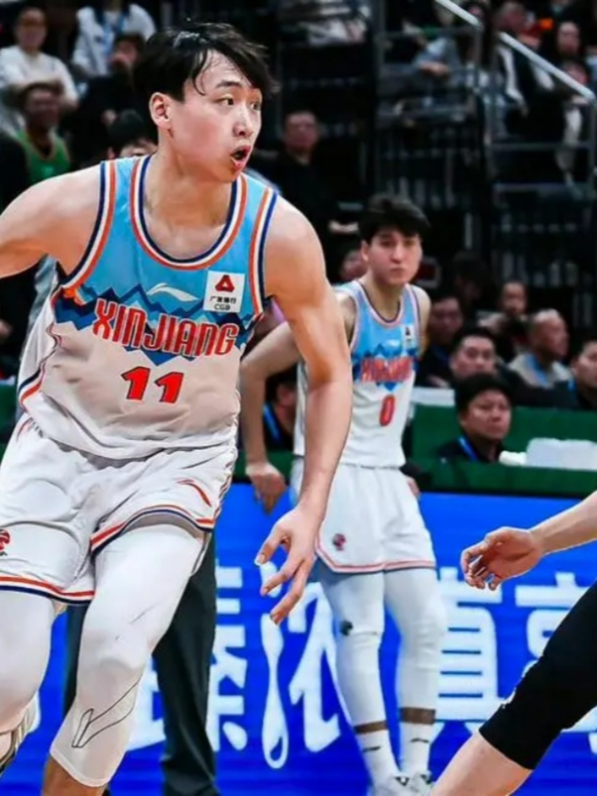 齐麟全场投篮11中6，罚球2中2得到15分1篮板2助攻的简单介绍