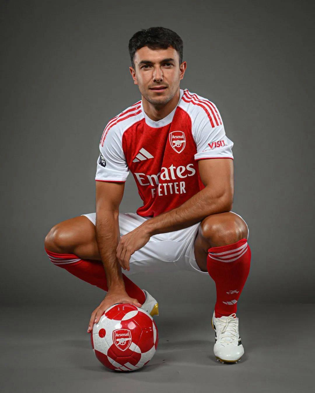 包含阿森纳的2025年：从失望到希望，2026年会迎来新的辉煌吗？的词条