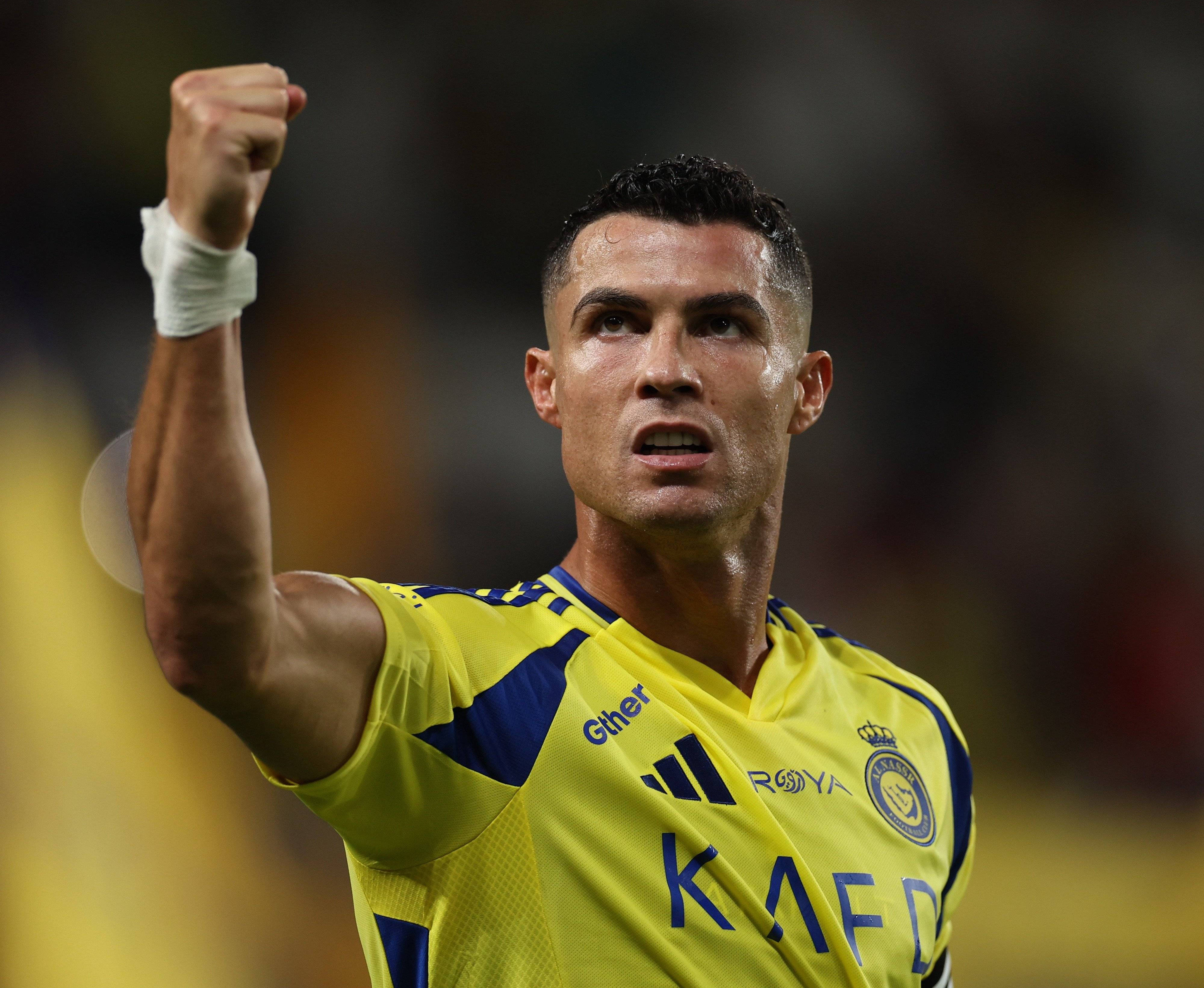 包含“C罗接班人”25岁就与总裁在沙特汇合：3000万顶级年薪打动他的词条