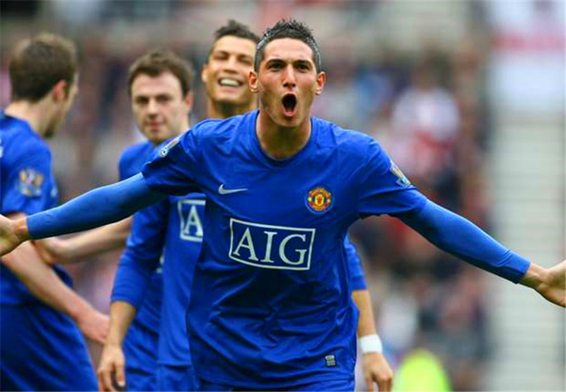 包含罗马新星首秀狂轰四球，弗格森开启意甲梦想之旅的词条