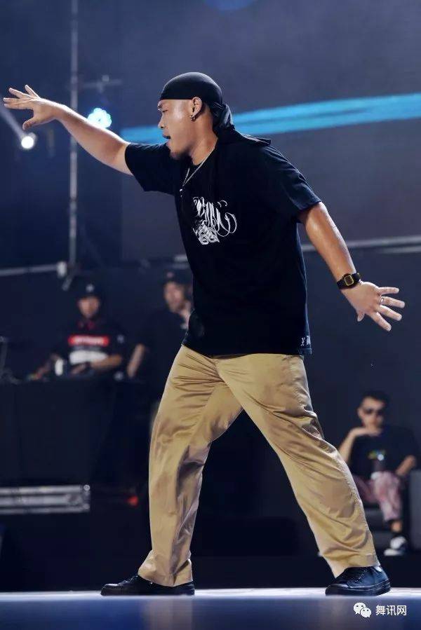 关于2025TOP世界街舞大赛总决赛裁判秀-MRWIGGLES的信息