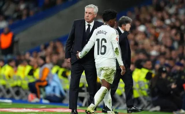 恩德里克加盟里昂：新星的法甲征程的简单介绍