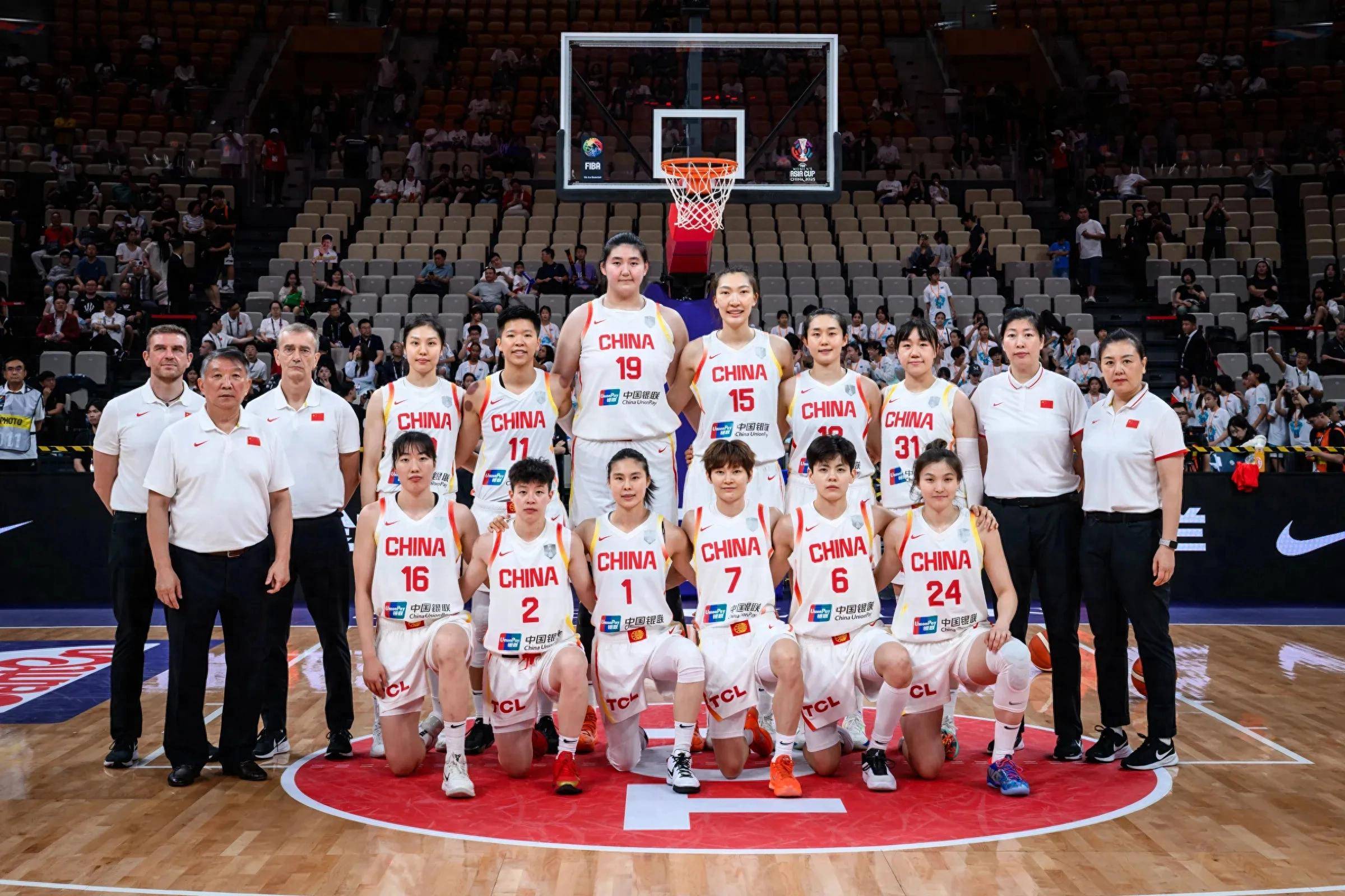 女篮亚洲杯决赛：澳大利亚半场54-43领先日本，田中心19分的简单介绍