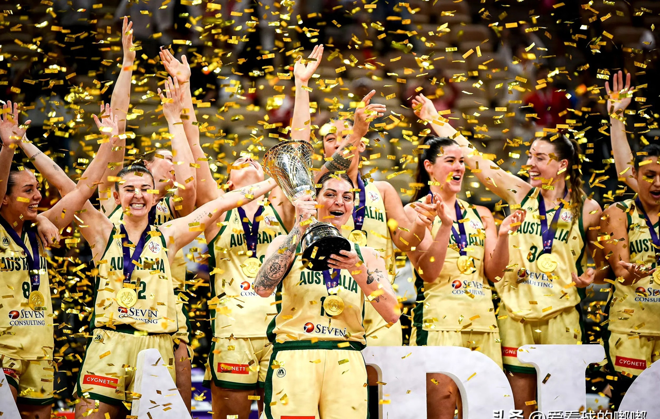 女篮亚洲杯决赛：澳大利亚半场54-43领先日本，田中心19分的简单介绍