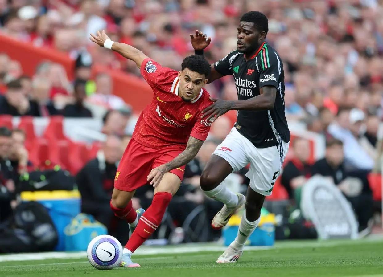 新仁到位！路易斯-迪亚斯抵达慕尼黑即将体检签约拜仁的简单介绍