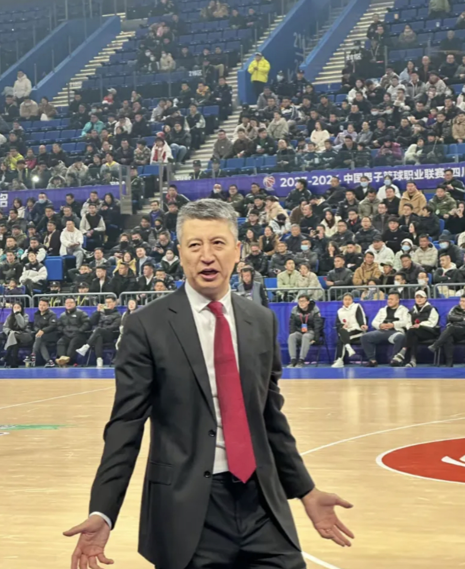 关于教练组让我在防守端死缠对手，希望我放开手脚打球的信息