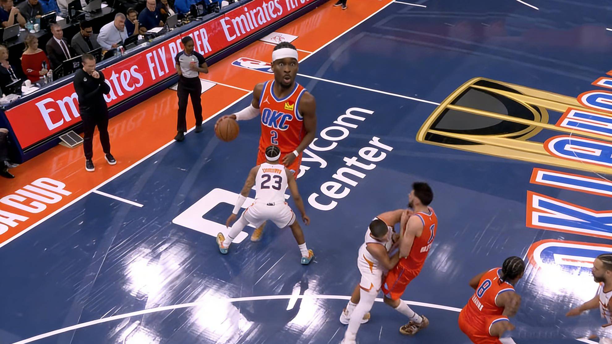 包含亚历山大39分霍姆格伦24+9雷霆胜老鹰的词条