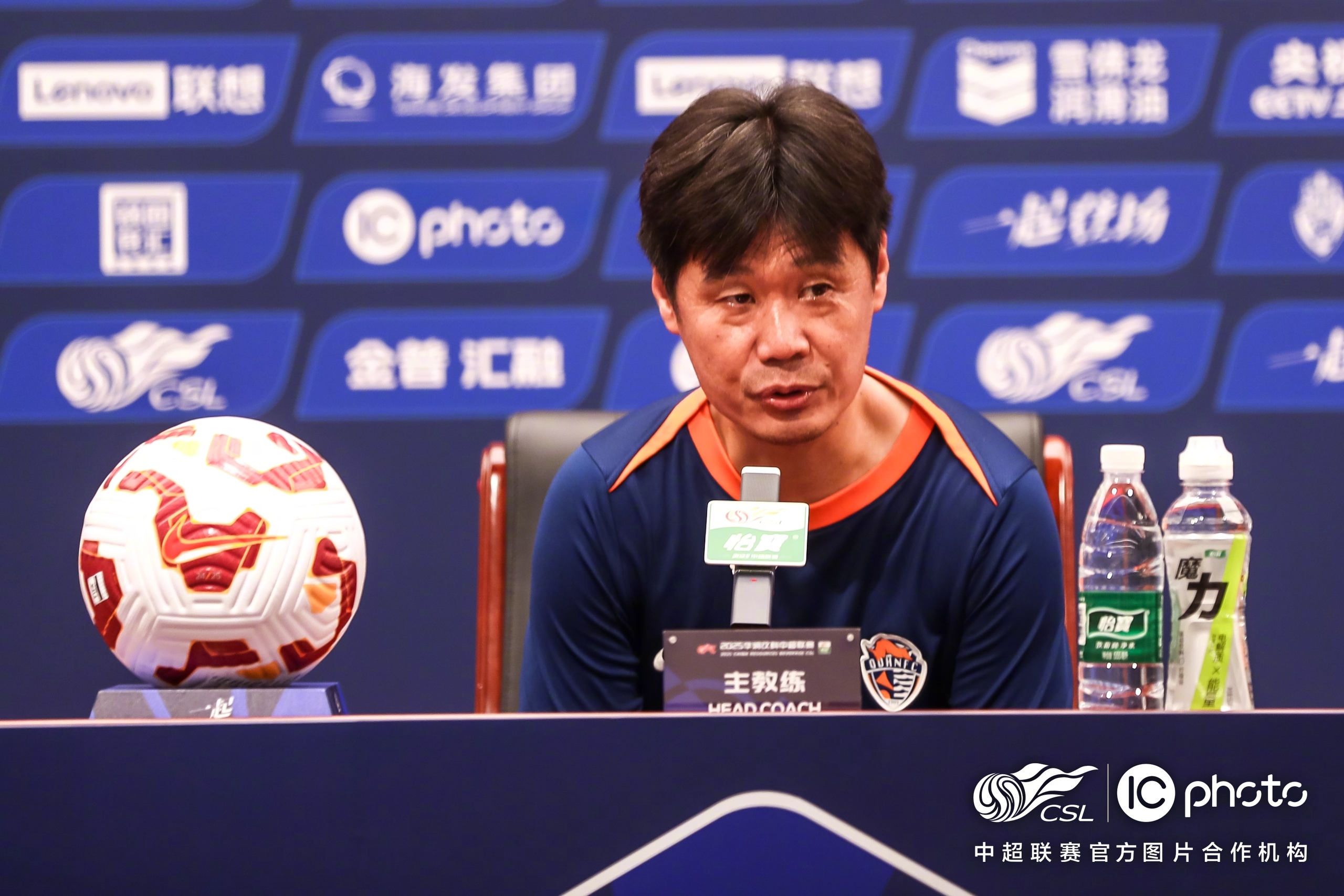 26人名单引争议！国足新帅邵佳一集训安排遭质疑，中甲宁波迎李霄鹏的简单介绍