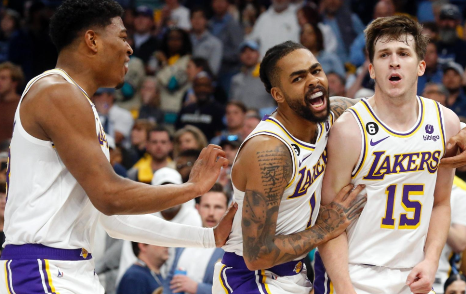 包含德维恩·韦德用高尔夫玩笑回应雷迪克对詹姆斯和湖人的批评的词条