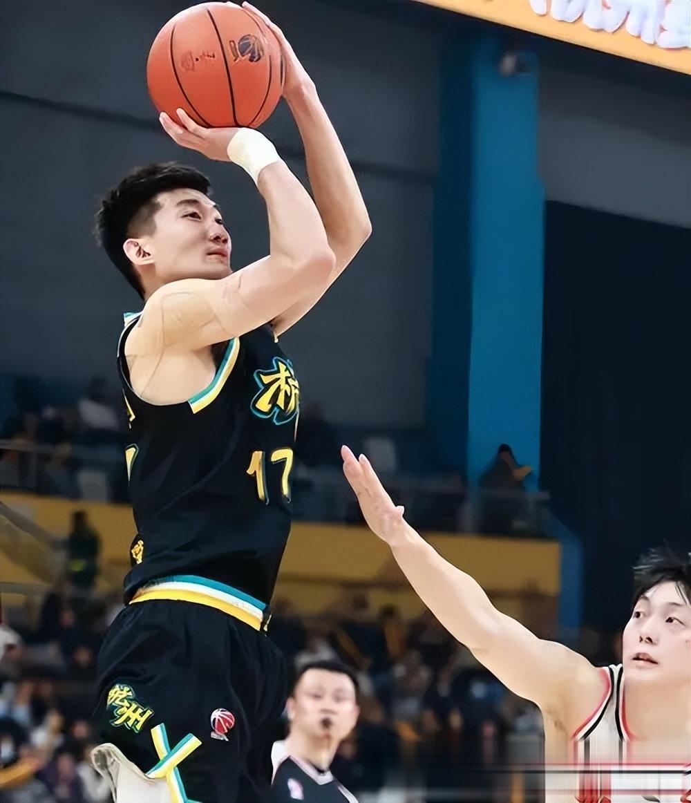 包含CBA第八轮最佳阵容：新疆队长两双孙铭徽入选的词条