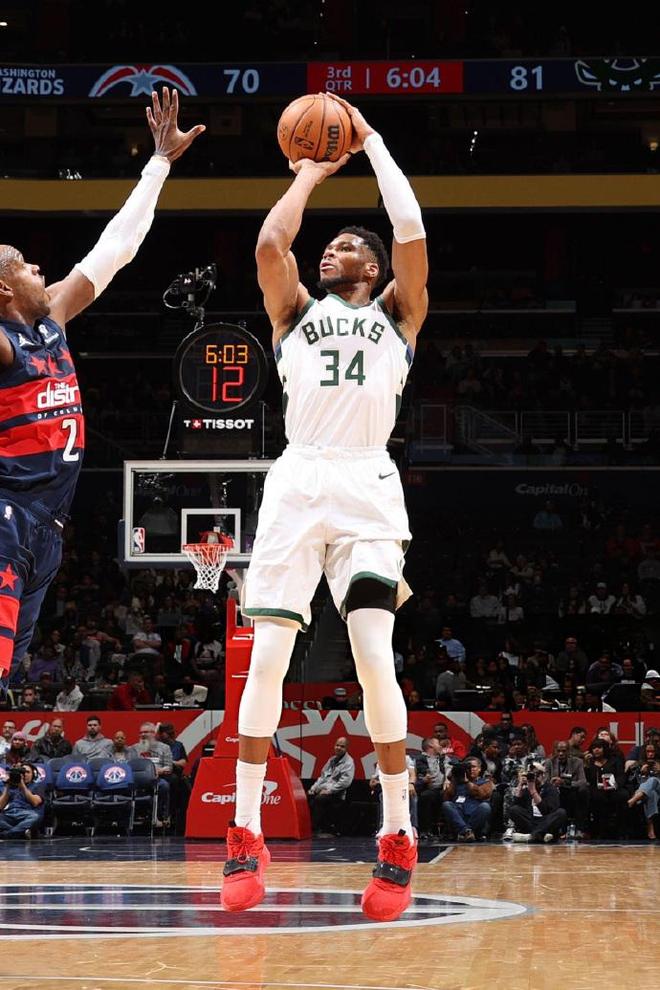 字母哥空砍33+15麦科勒姆绝杀奇才胜雄鹿的简单介绍