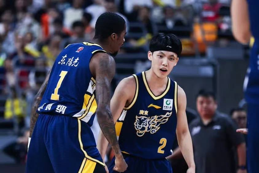 关于一夜两场大败！广东8连胜被终结，徐杰伤情出炉，青岛加时被逆转的信息