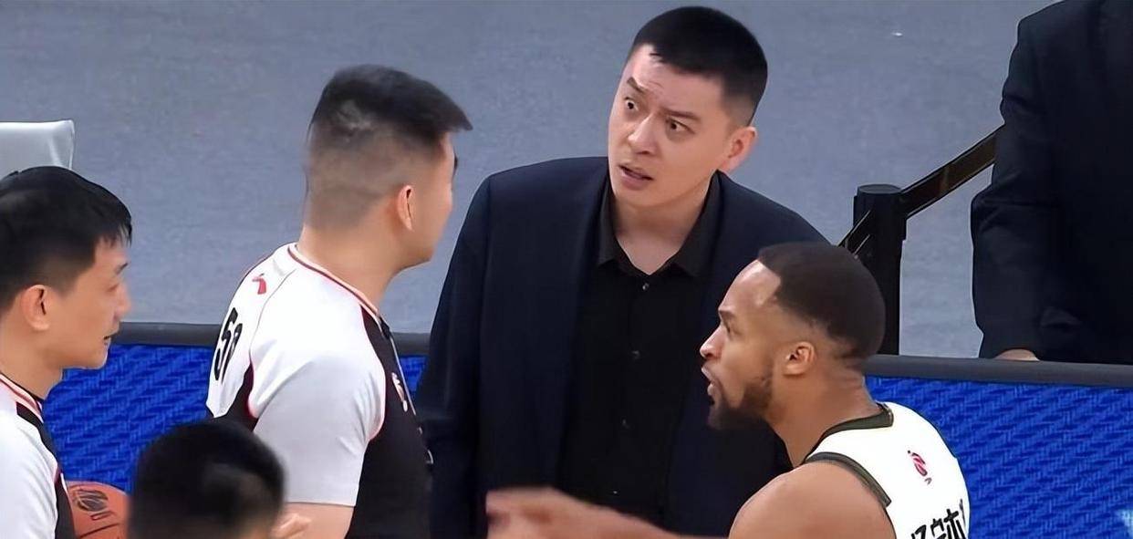 包含组图:CBA-辽宁不敌深圳杨鸣在赛中布置战术的词条 包含组图:CBA-辽宁不敌深圳杨鸣在赛中布置战术的词条