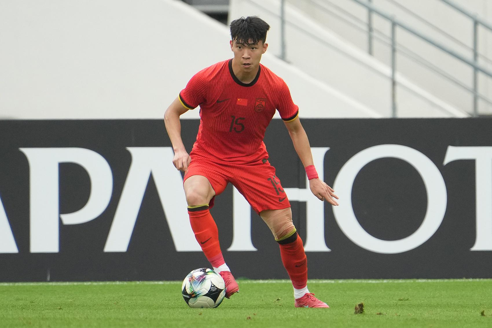 包含国足东亚杯总结：1胜2负进1球，两新人表现合格，主帅问题依旧困扰的词条  第3张