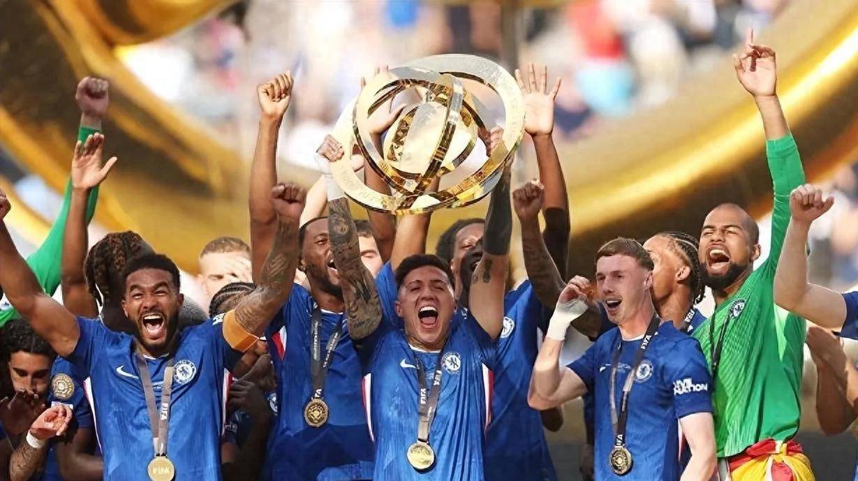 世俱杯-帕尔默2射1传佩德罗破门切尔西3-0巴黎夺冠军的简单介绍