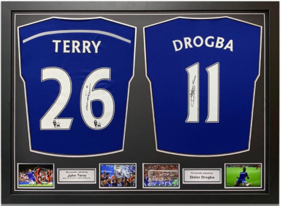 邮报：特里正拍卖他球员生涯的纪念物，包括08年的简单介绍