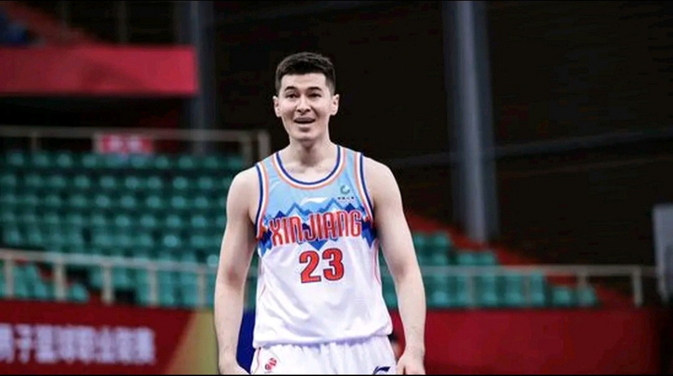 包含阿不都沙拉木全场投篮8中7，得到18分10篮板7助攻2抢断的词条