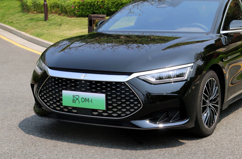 你看到的是42辆比亚迪开进球场没看到的是中亚足球沉默的34年的简单介绍