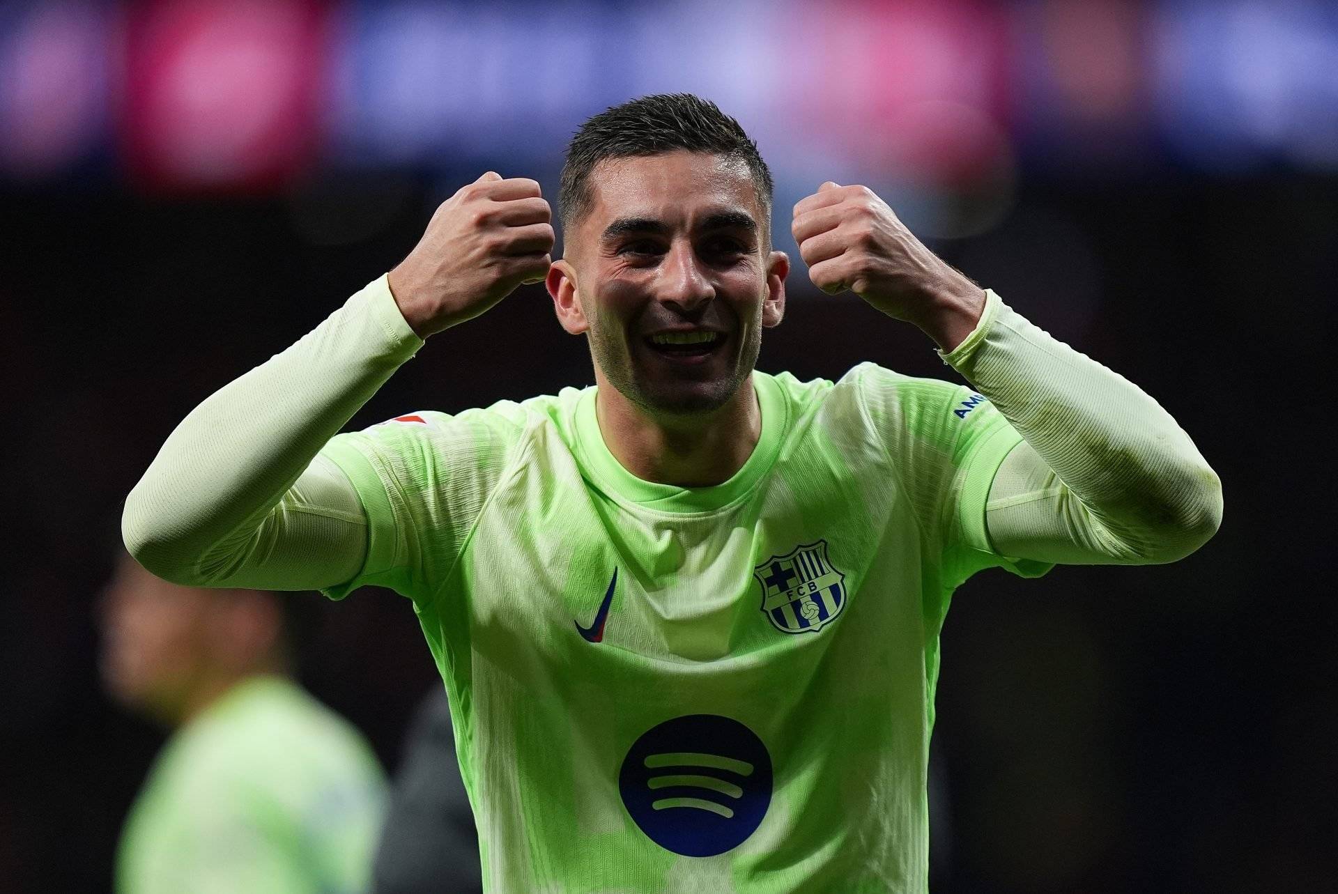 关于巴萨将费兰-托雷斯视为关键球员，准备和他续约至203的信息