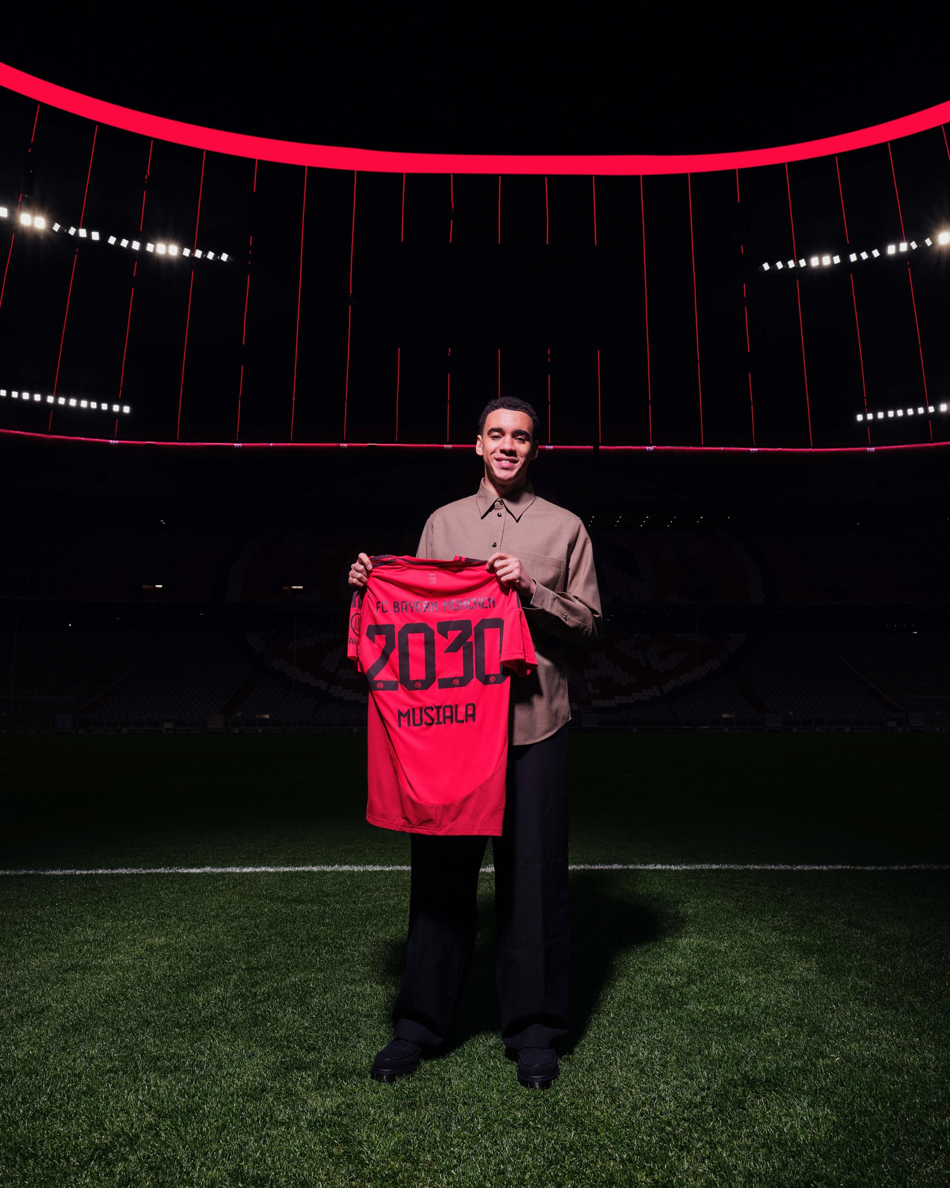 包含记者：拜仁计划让穆西亚拉在一月参加完整训练，的词条  第2张