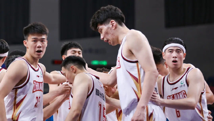 贺希宁19+6+5深圳终结浙江3连胜刘泽一15+11吴前11+7的简单介绍 第3张