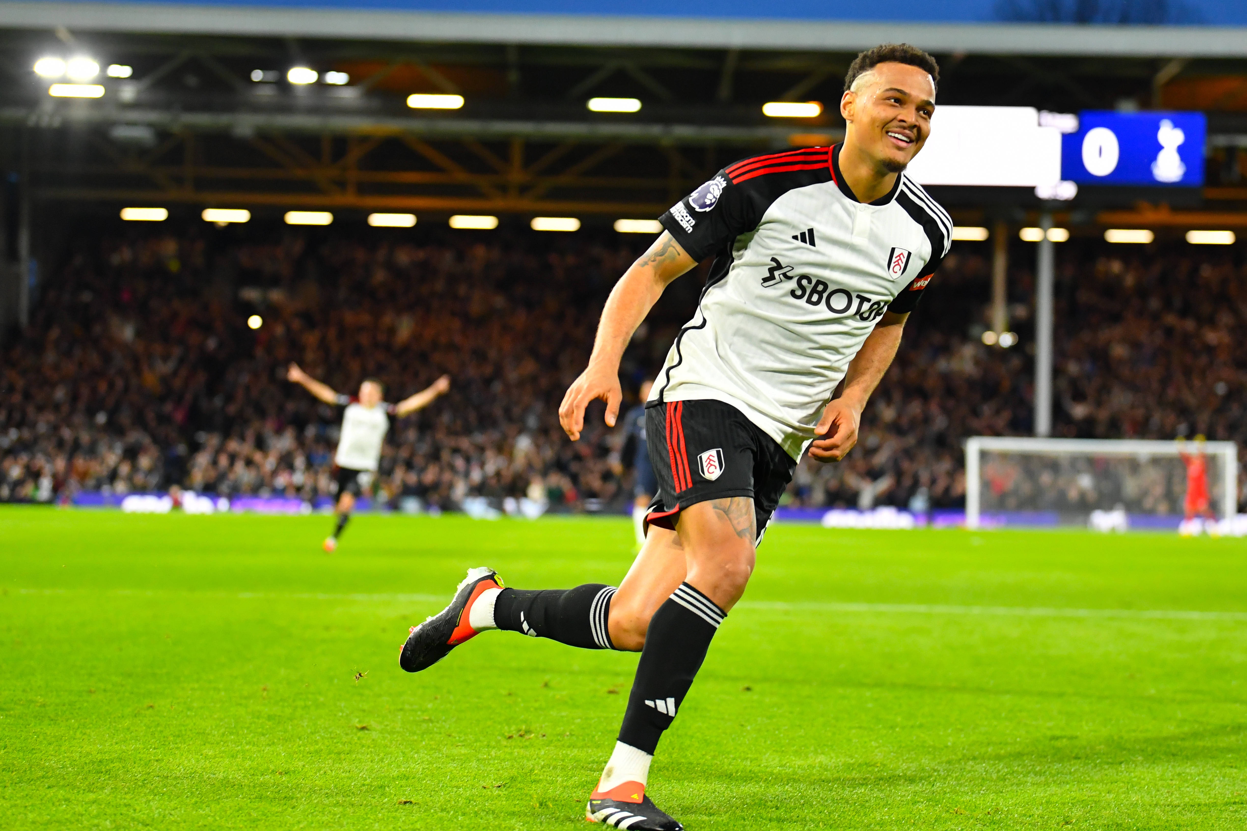 包含3分钟天堂到地狱！富勒姆2-2绝平利物浦，斯洛特赛后绝杀被痛批的词条